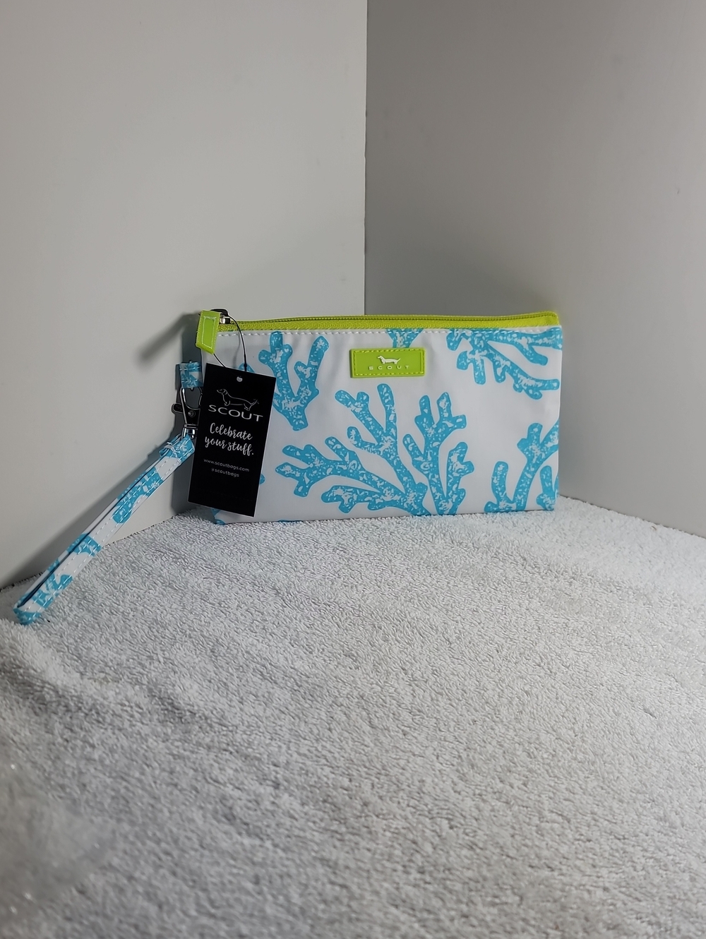 Scout OH CAY  White Wristlet with Aqua Coral Print and Lime Trim NWT